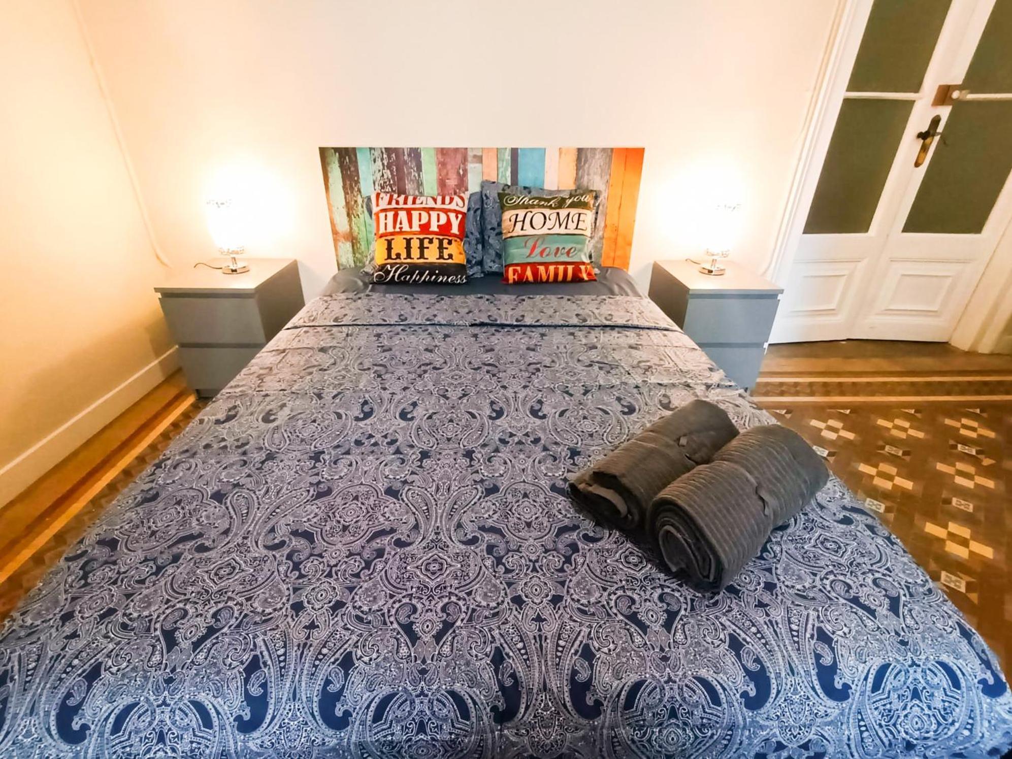 Private Rooms By Plaza Catalunya Barcellona Esterno foto