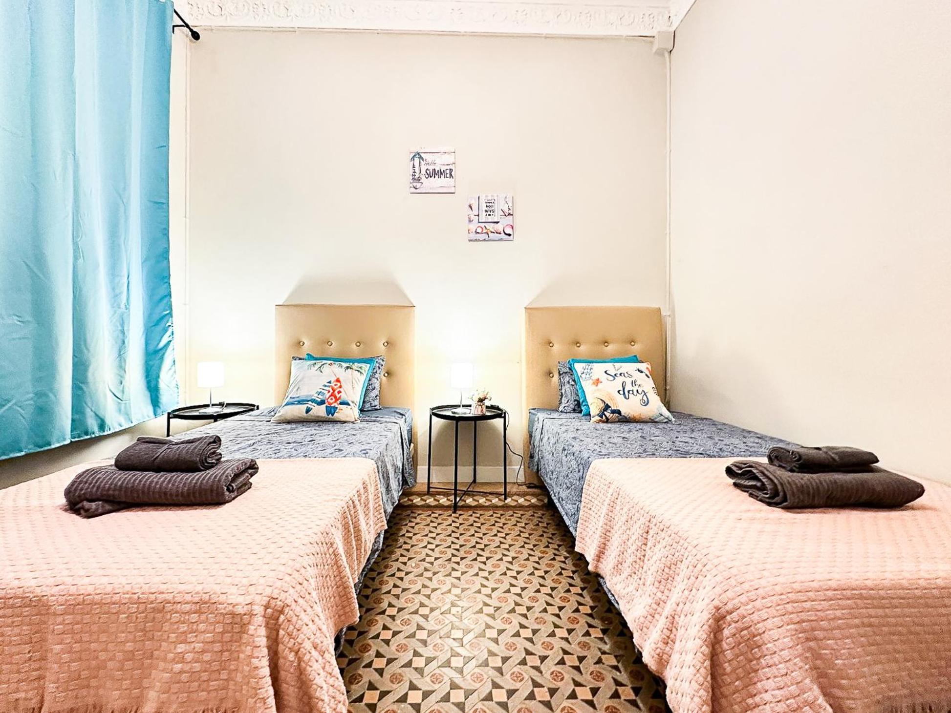 Private Rooms By Plaza Catalunya Barcellona Esterno foto
